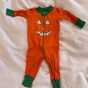 EUC Hanna Andersson glow in the dark Halloween pajama size 60/6-9 months